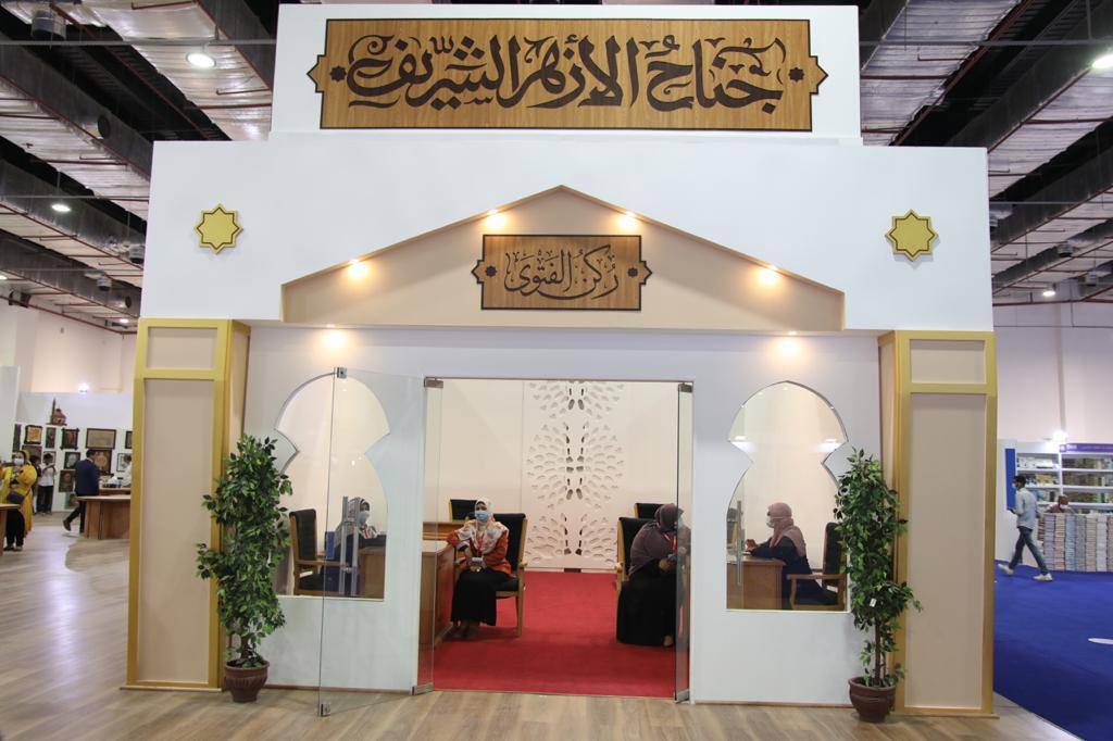 بـ 9 لغات.. جناح الأزهر بـ معرض الكتاب يقدم لزواره "أثر القرآن" في تحرير الفكر ‏البشري