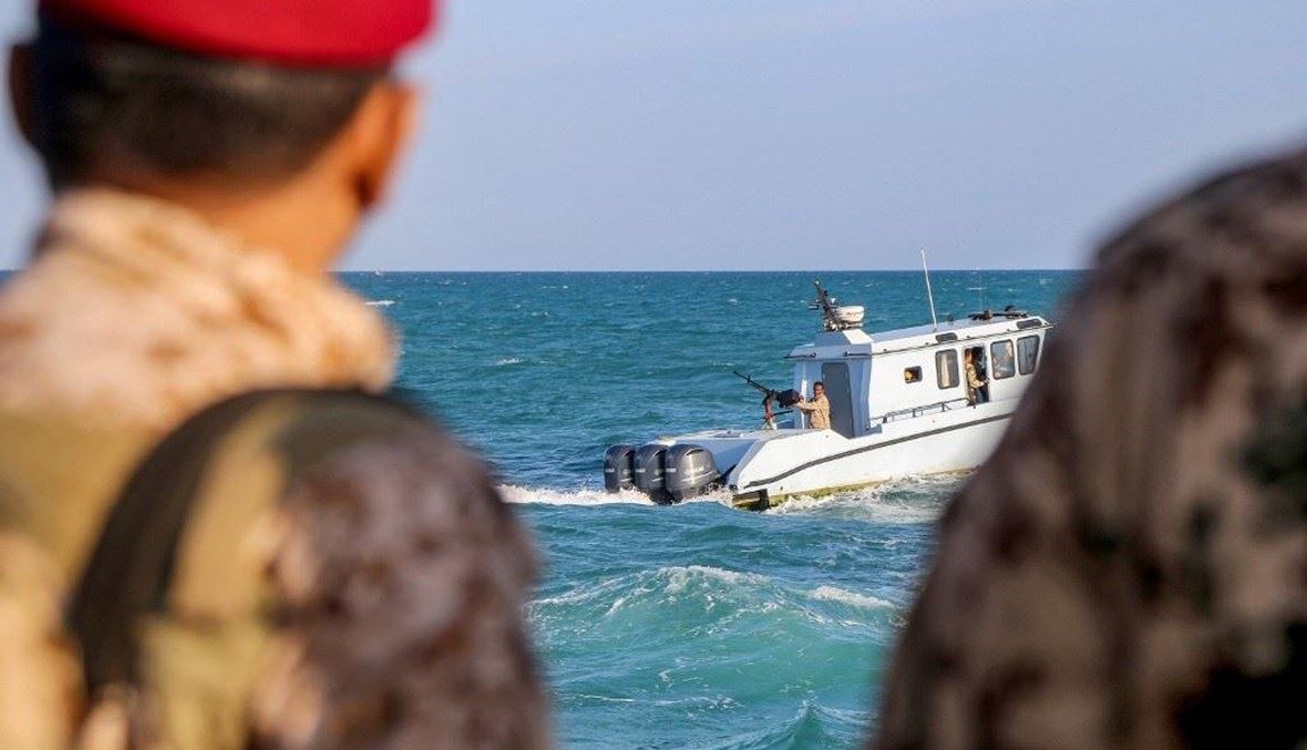 الحوثيون يستهدفون سفينة أمريكية في خليج عدن بالصواريخ