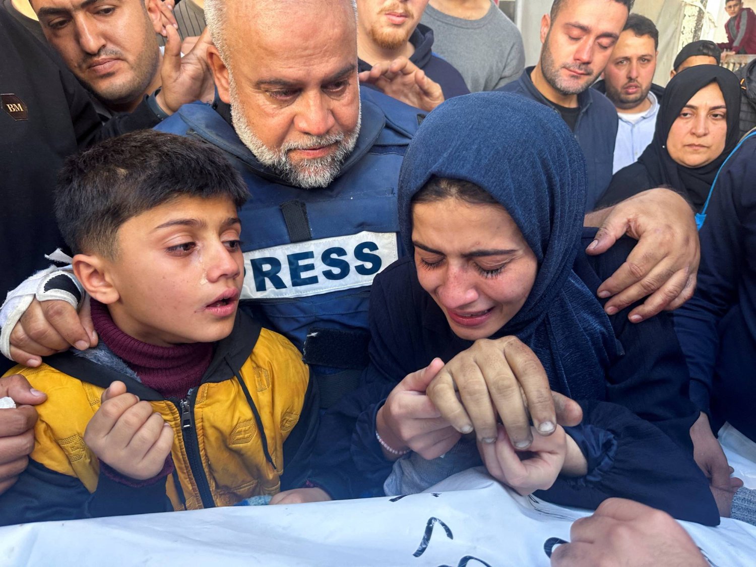 وائل الدحدوح بعد استشهاد نجله: نشهد يارب أن ولدي البكري كان من البارين وشهمًا وكريمًا