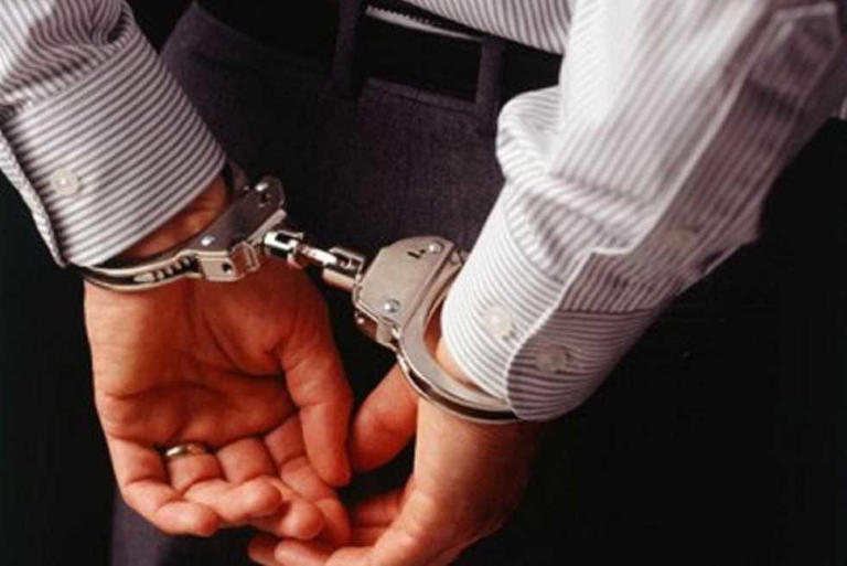 ضبط مالك سلسلة صيدليات هارب من تنفيذ 70 حكما قضائيا باجمالي 131 سنة حبس