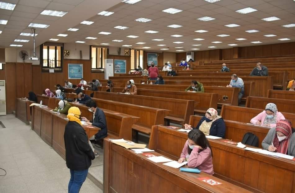 نانسي عجرم وإليسا تثيران الجدل في إمتحان داخل أشهر جامعات مصر
