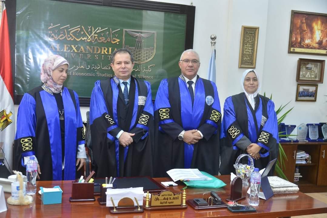 حسام عيسى يناقش رسالة الماجستير بكلية الدراسات الاقتصادية والعلوم السياسية