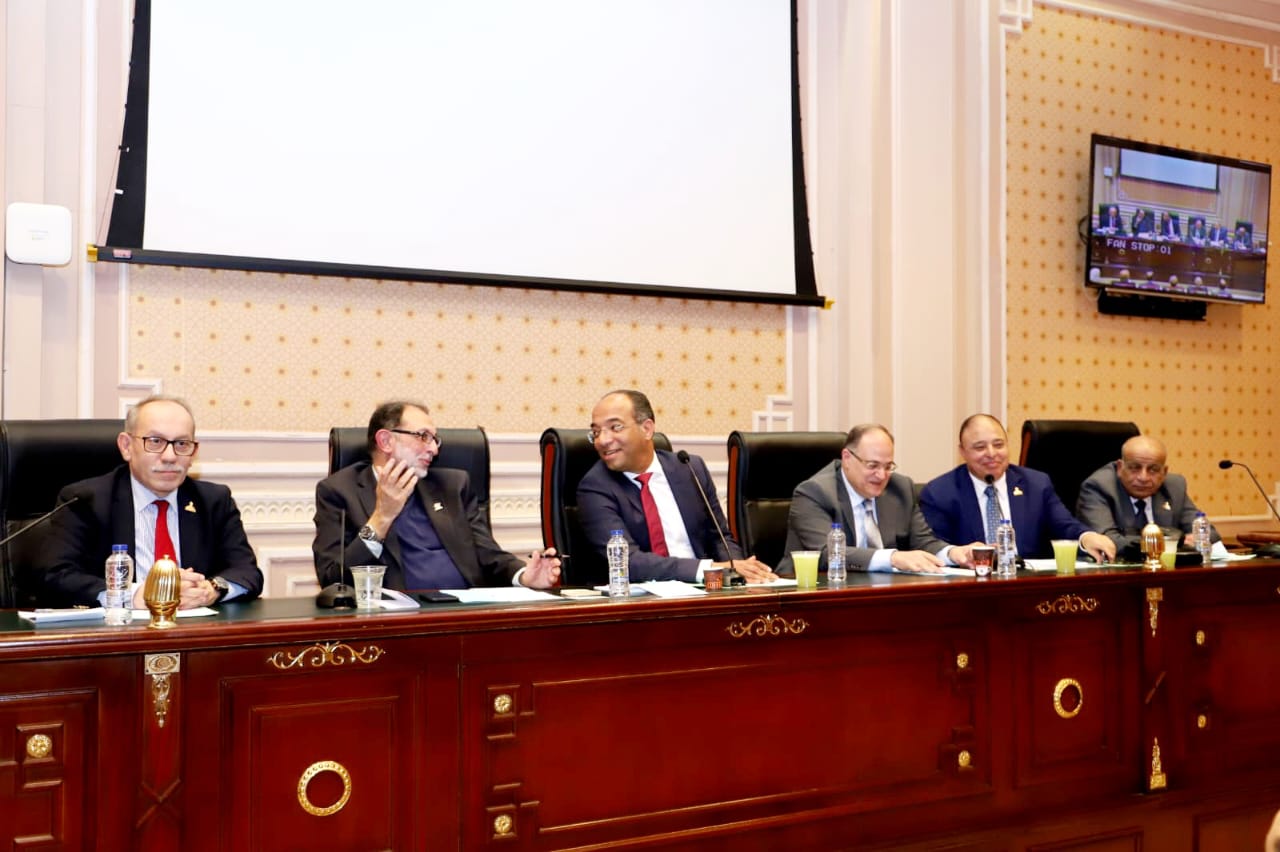 صحة الشيوخ: توصي بضرورة العمل على توفير نواقص الأدوية خاصة التي ليس لها بدائل وضبط سوق الدواء
