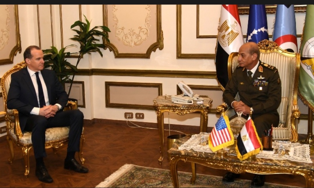 وزير الدفاع يلتقي منسق الشرق الأوسط وشمال إفريقيا لمجلس الأمن القومي الأمريكي