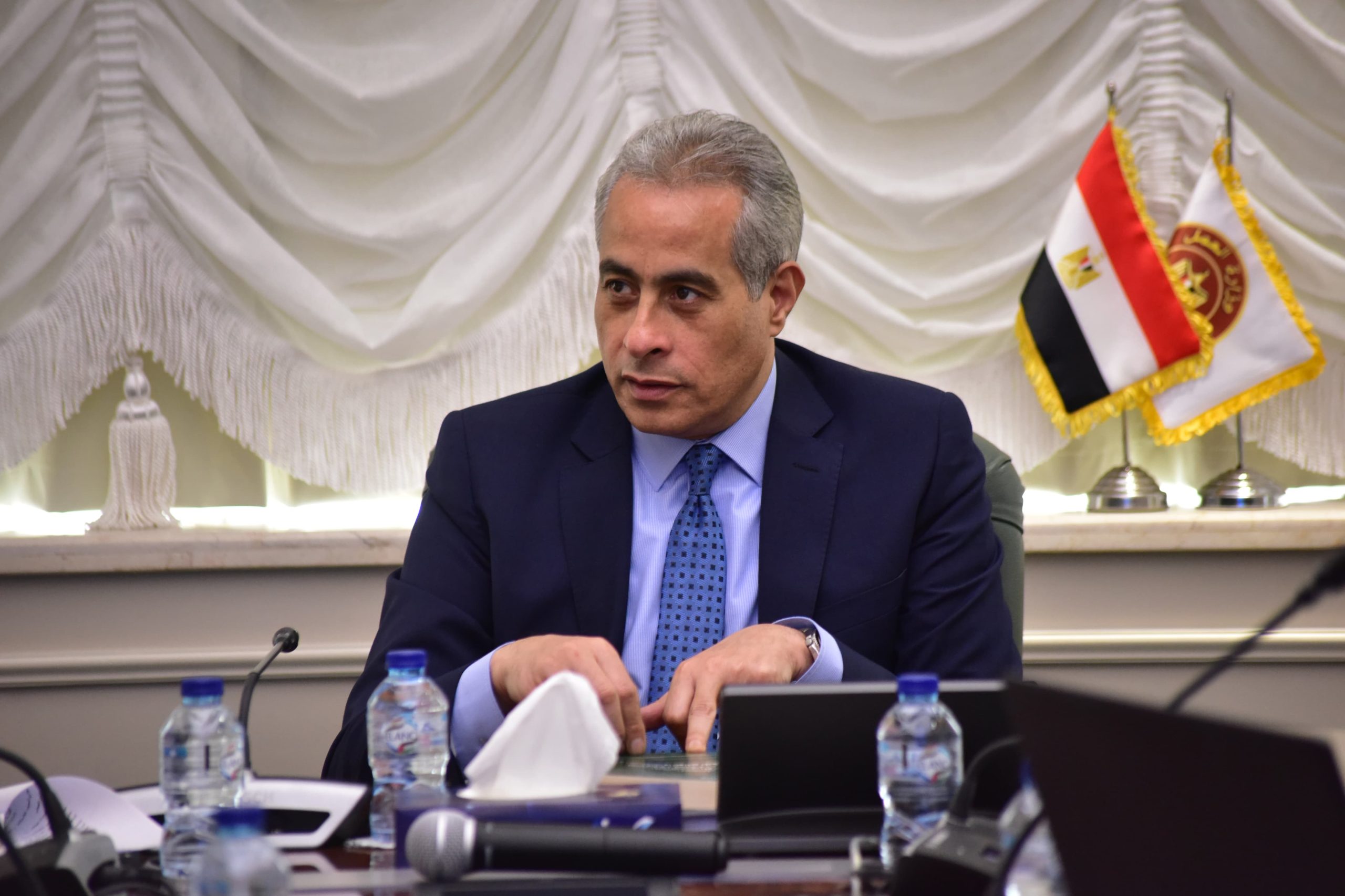 وزير العمل يواصل لقاءاته بشأن مشروع قانون العمل..
