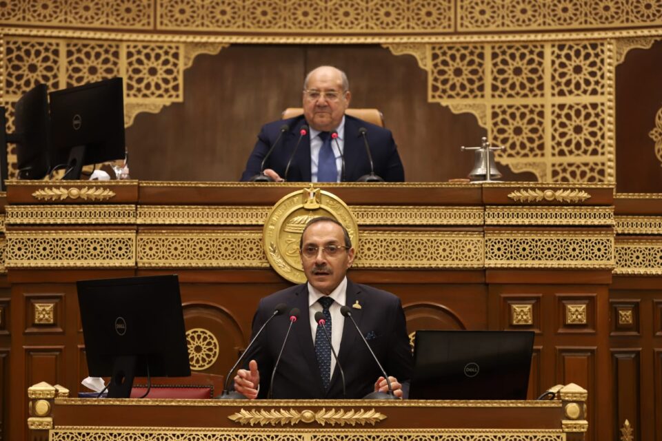 الشيوخ يوافق على تعديل قانون تسجيل السفن التجارية