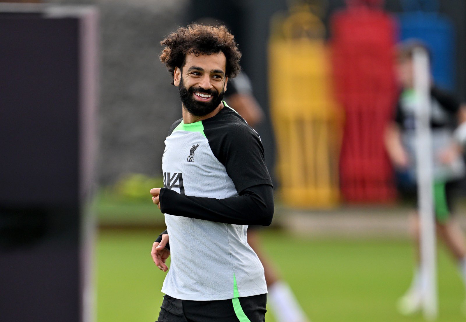 عودة محمد صلاح إلى ليفربول تُثير جدلا واسعا
