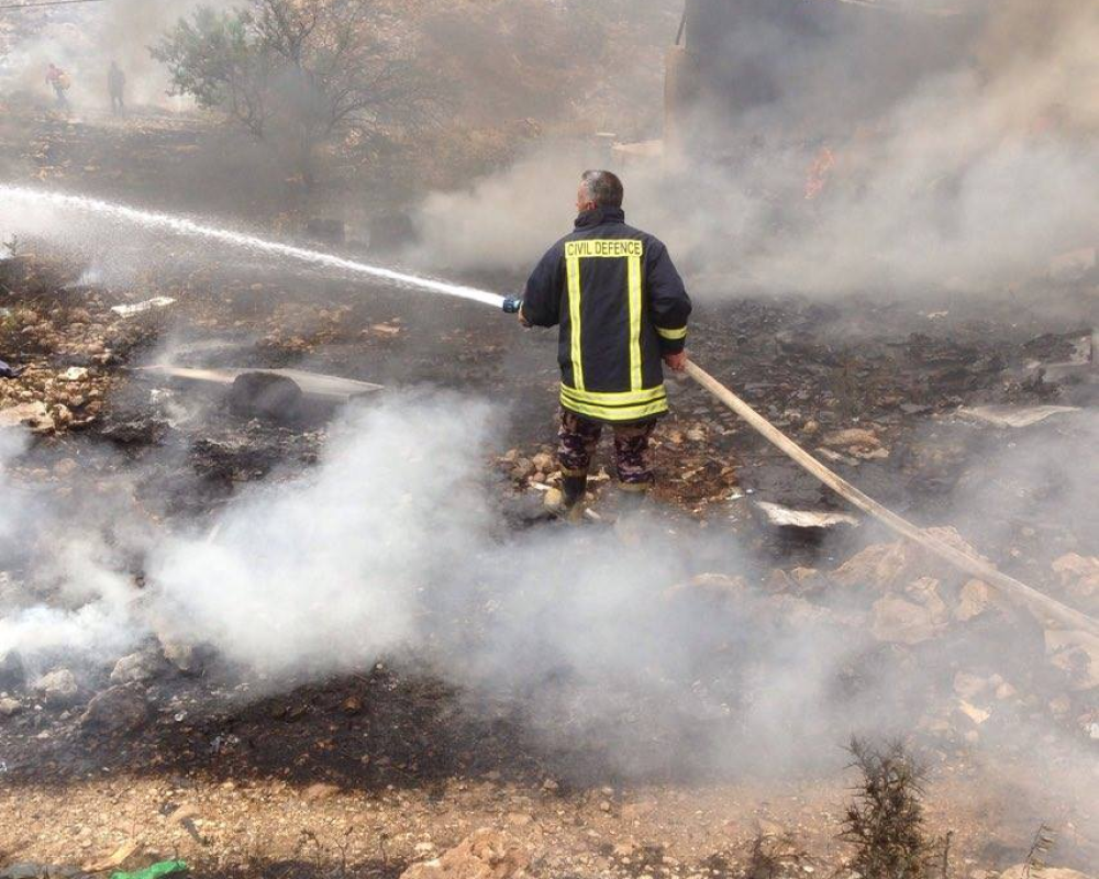 حريق هائل في الخليل بفلسطين.. والدفع بـ15 فريقا من الدفاع المدني