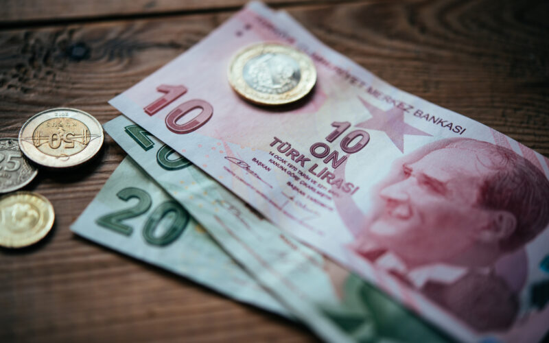 سعر الجنيه المصري أمام الليرة التركية في تعاملات اليوم الجمعة 16-2-2024