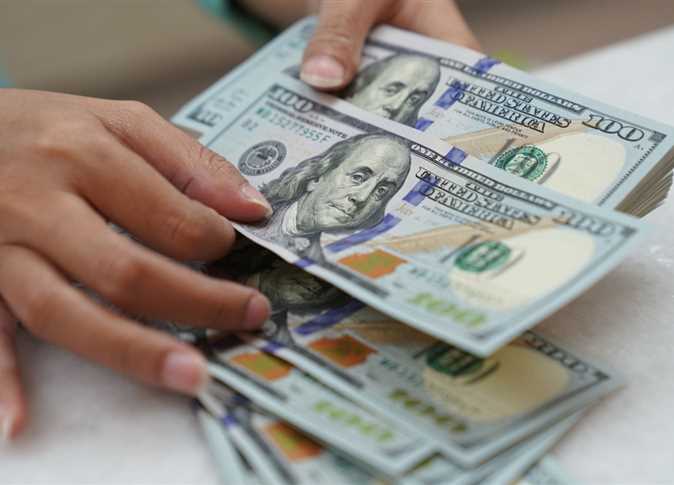 سعر الدولار أمام الجنيه المصري في تعاملات اليوم الإثنين 19-2-2024