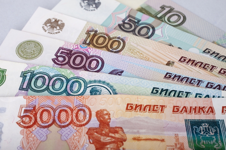 سعر الروبل الروسي أمام الجنيه المصري في تعاملات اليوم الجمعة 23-2-2024