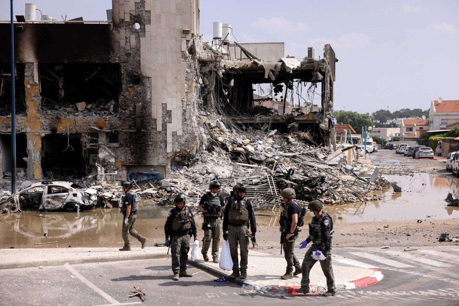 فصائل فلسطينية: مقتل محتجزين اثنين وإصابة 8 آخرين بسبب القصف على غزة