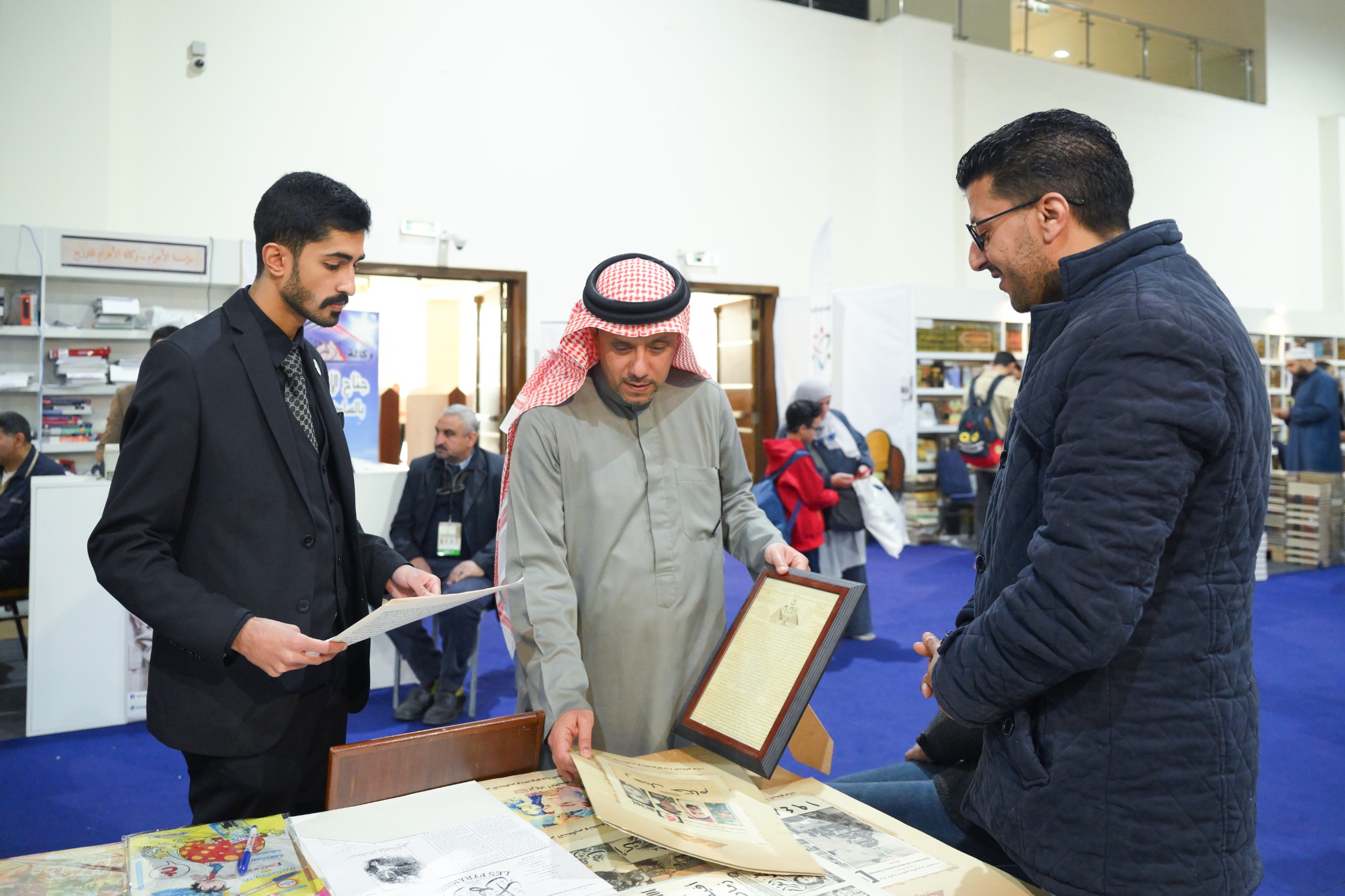 موسوعة تريندز حول جماعة الإخوان تحظي بأهتمام زوار معرض القاهرة للكتاب