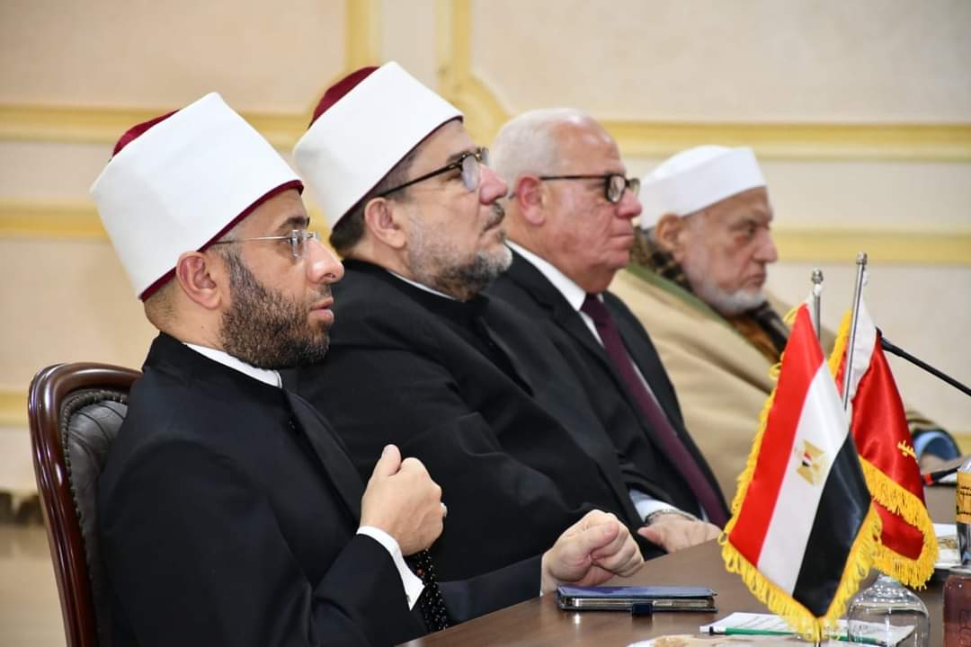 وزير الأوقاف خلال اجتماعه بمسئولي مسابقة بورسعيد الدولية للقرآن الكريم: مسابقة الأسرة القرآنية بالأوقاف فرع فريد في المسابقات العالمية