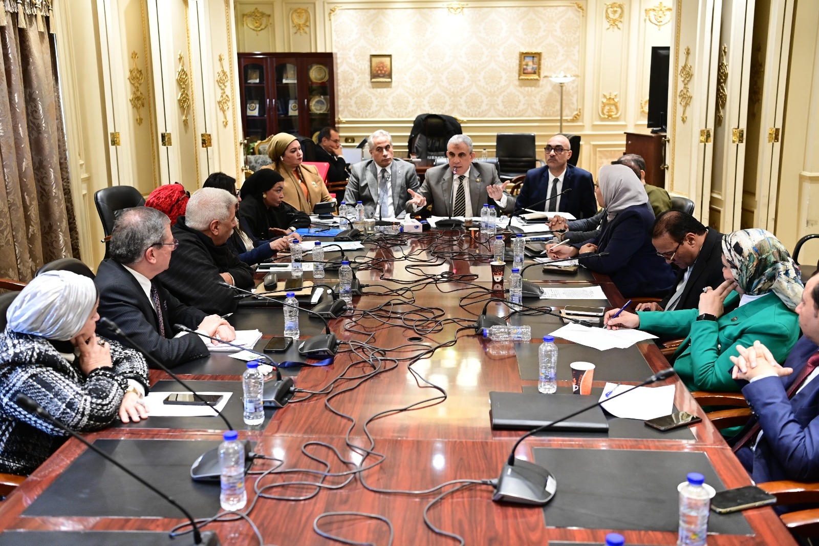 قوى عاملة البرلمان; توافق على قانون صرف العلاوة الجديدة والحوافز الجديدة