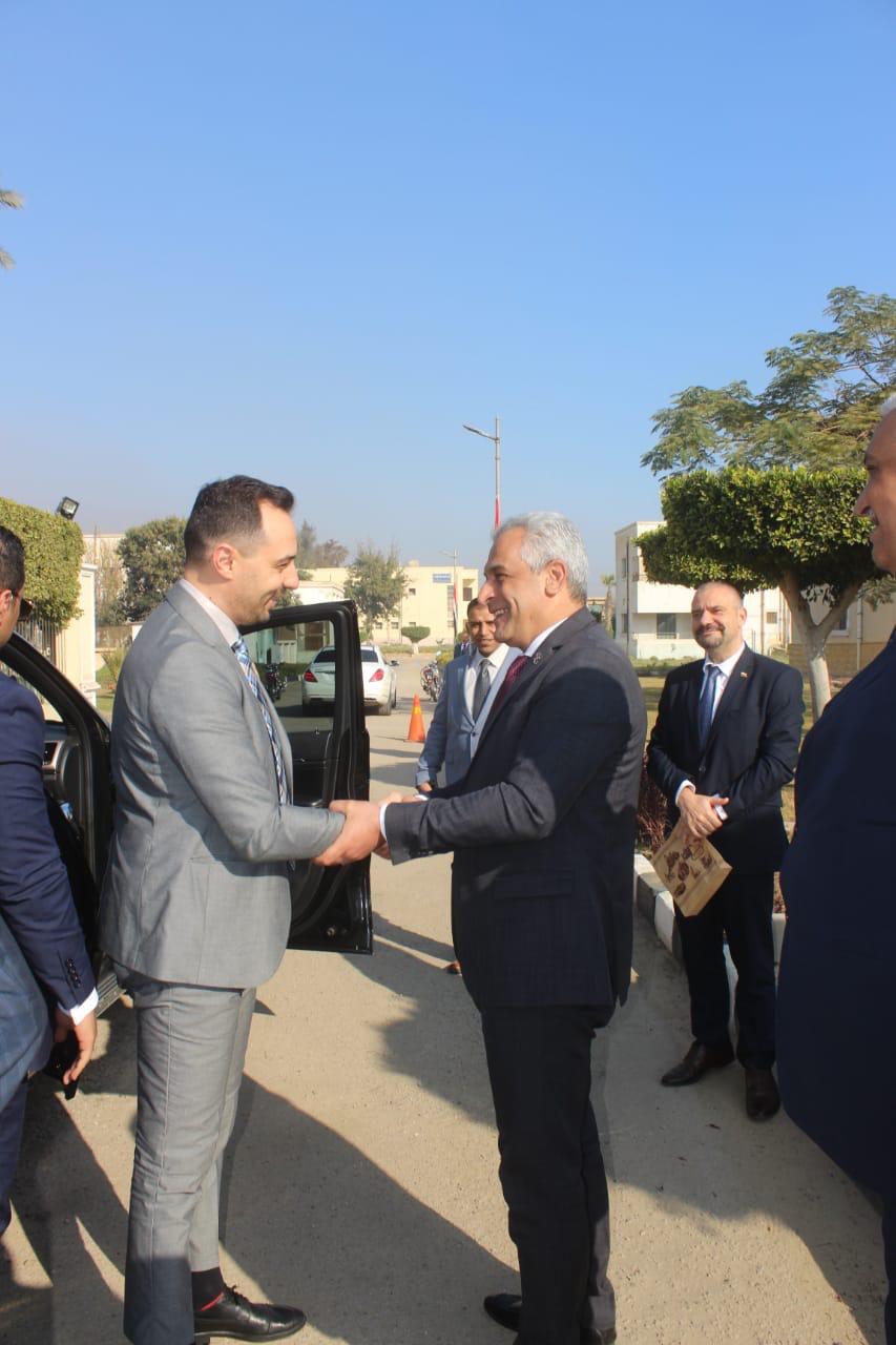 "أبو زعبل للكيمياويات المتخصصة" تستقبل "وزير الصناعة البلغاري" ووفد رفيع المستوى