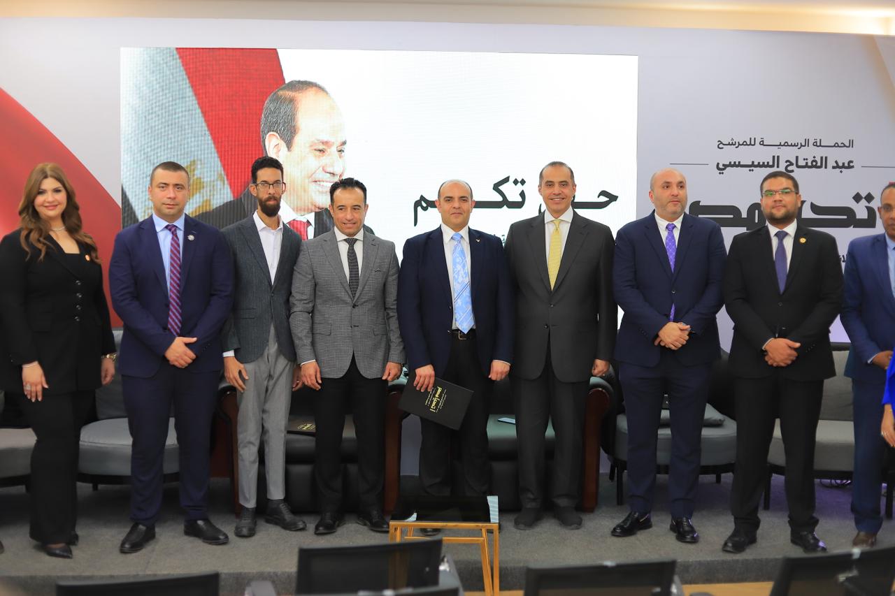 بعد نجاح الاستحقاق الانتخابي..حملة المرشح الرئاسي عبد الفتاح السيسي تكرم حزب حماة الوطن