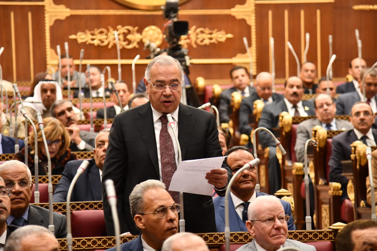 رئيس حزب المصريين الأحرار يؤدى اليمين الدستورية عضوا بمجلس الشيوخ