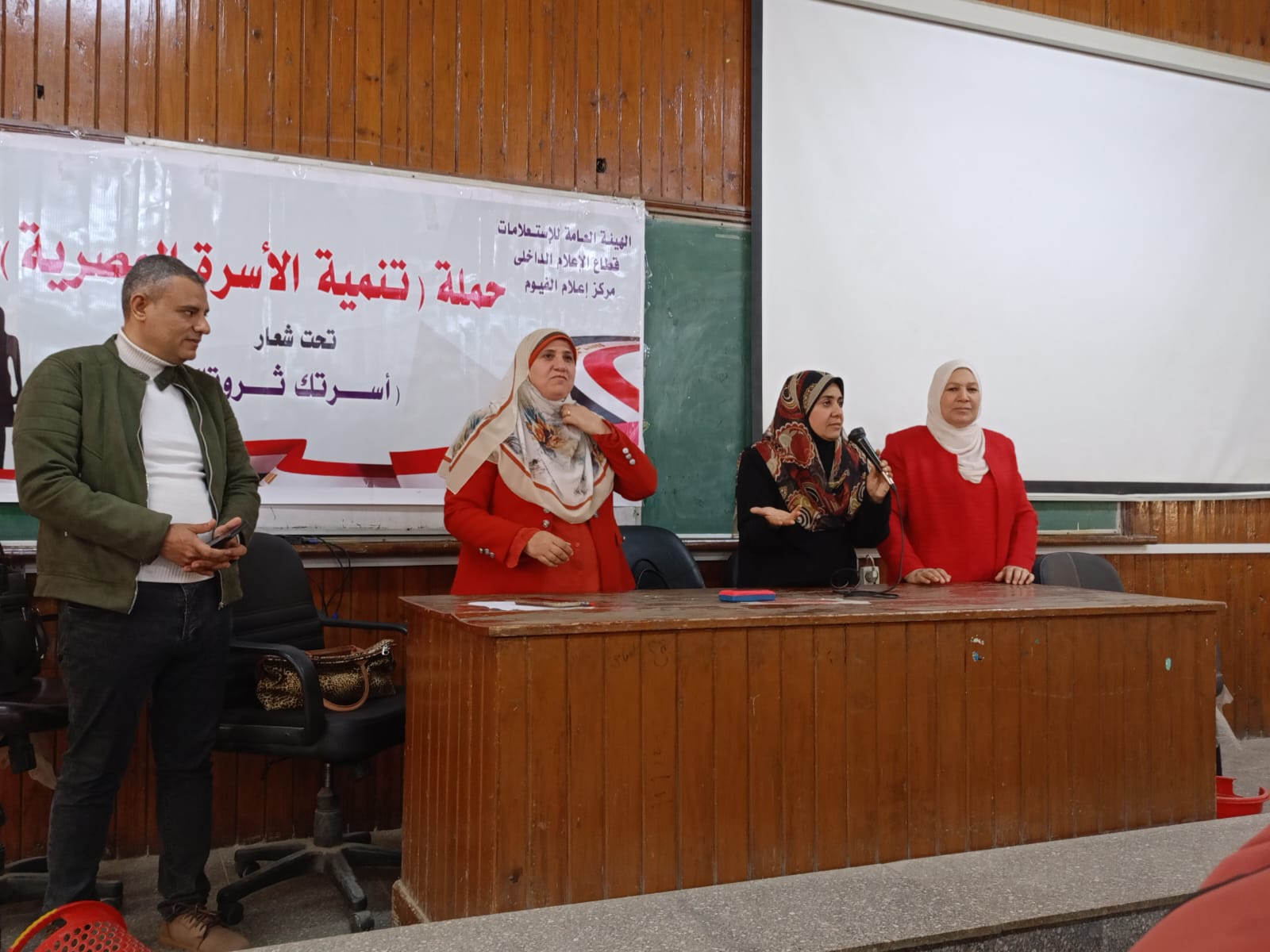 مركز اعلام الفيوم يناقش أثر الموروثات الاجتماعية على استقرار الأسرة والمجتمع