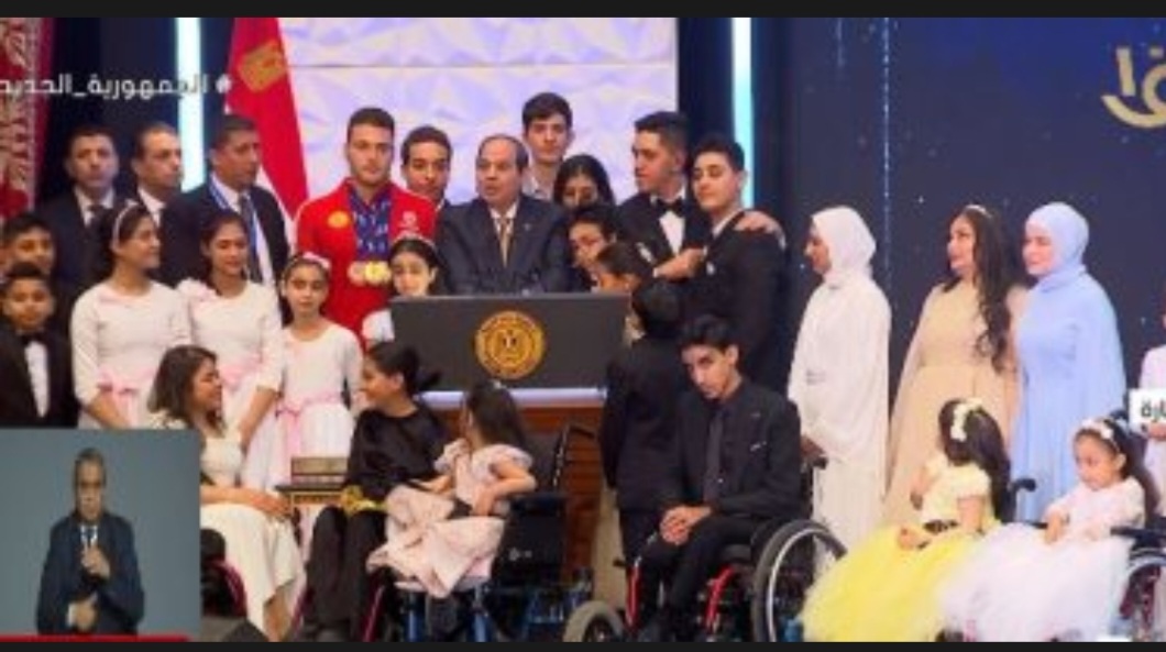 الرئيس السيسى: جزء من قيمة صفقة "رأس الحكمة" دخل البنك المركزى وننتظر مثله الجمعة