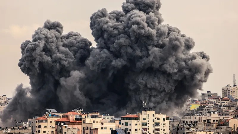 اندلاع حريق بمجمع ناصر الطبي في خان يونس بسبب قصف مدفعي للاحتلال الإسرائيلي