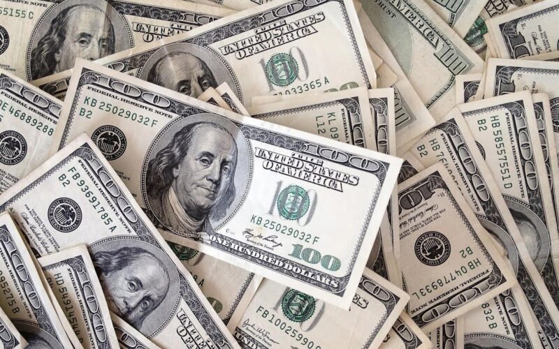 سعر الدولار أمام الجنيه المصري في تعاملات اليوم السبت 3-2-2024