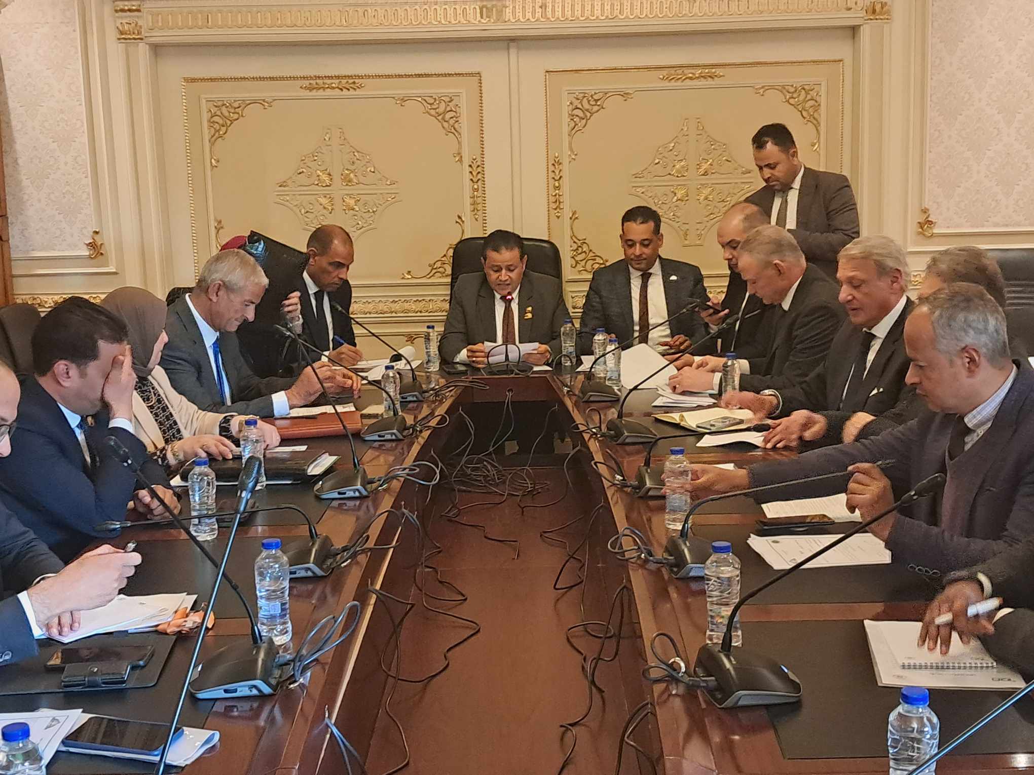 صناعة البرلمان تواجه ممثلي الحكومة بأزمة المصانع المتعثرة وهروب المستثمرين
