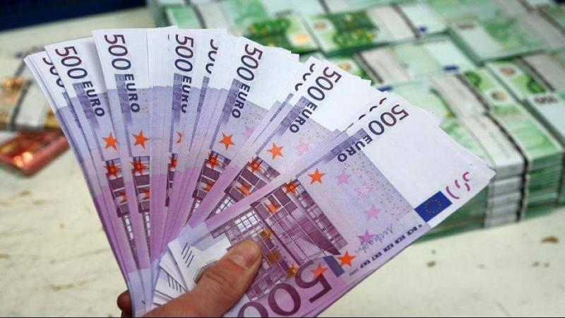 سعر اليورو أمام الجنيه المصري في تعاملات اليوم الإثنين 4-3-2024