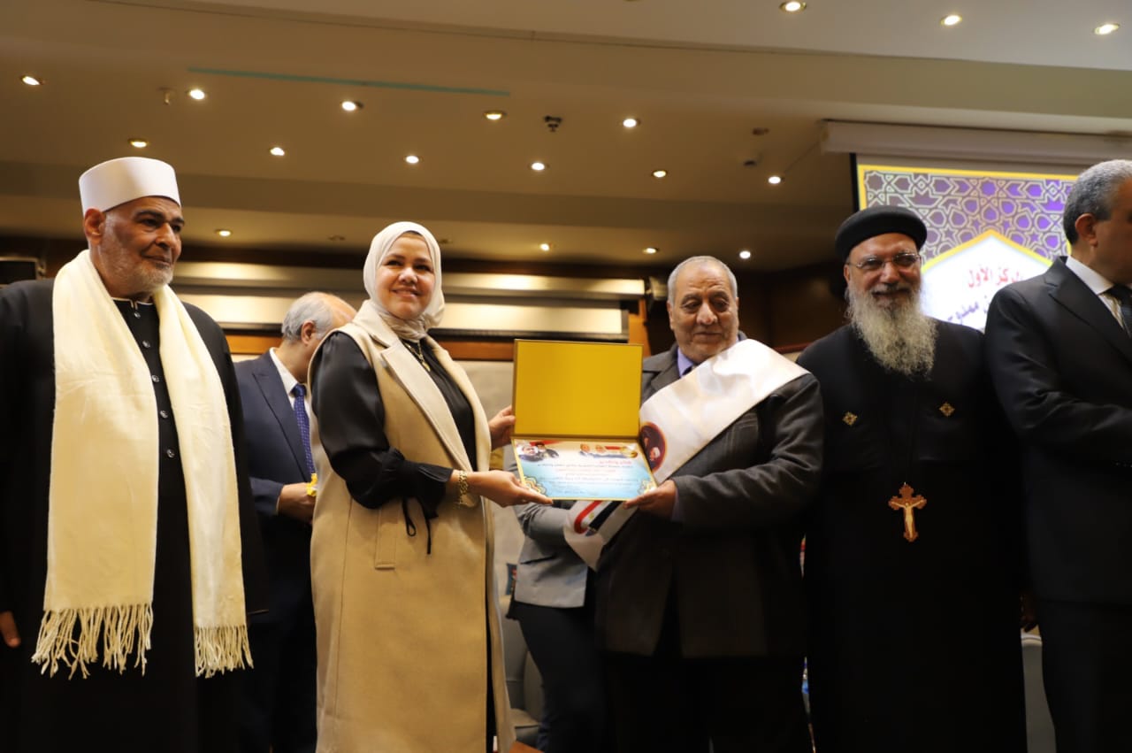 رئيس قوي عاملة النواب يشارك في أول مسابقة دينية  بين المسلمين والمسيحيين بـ "الضرائب"