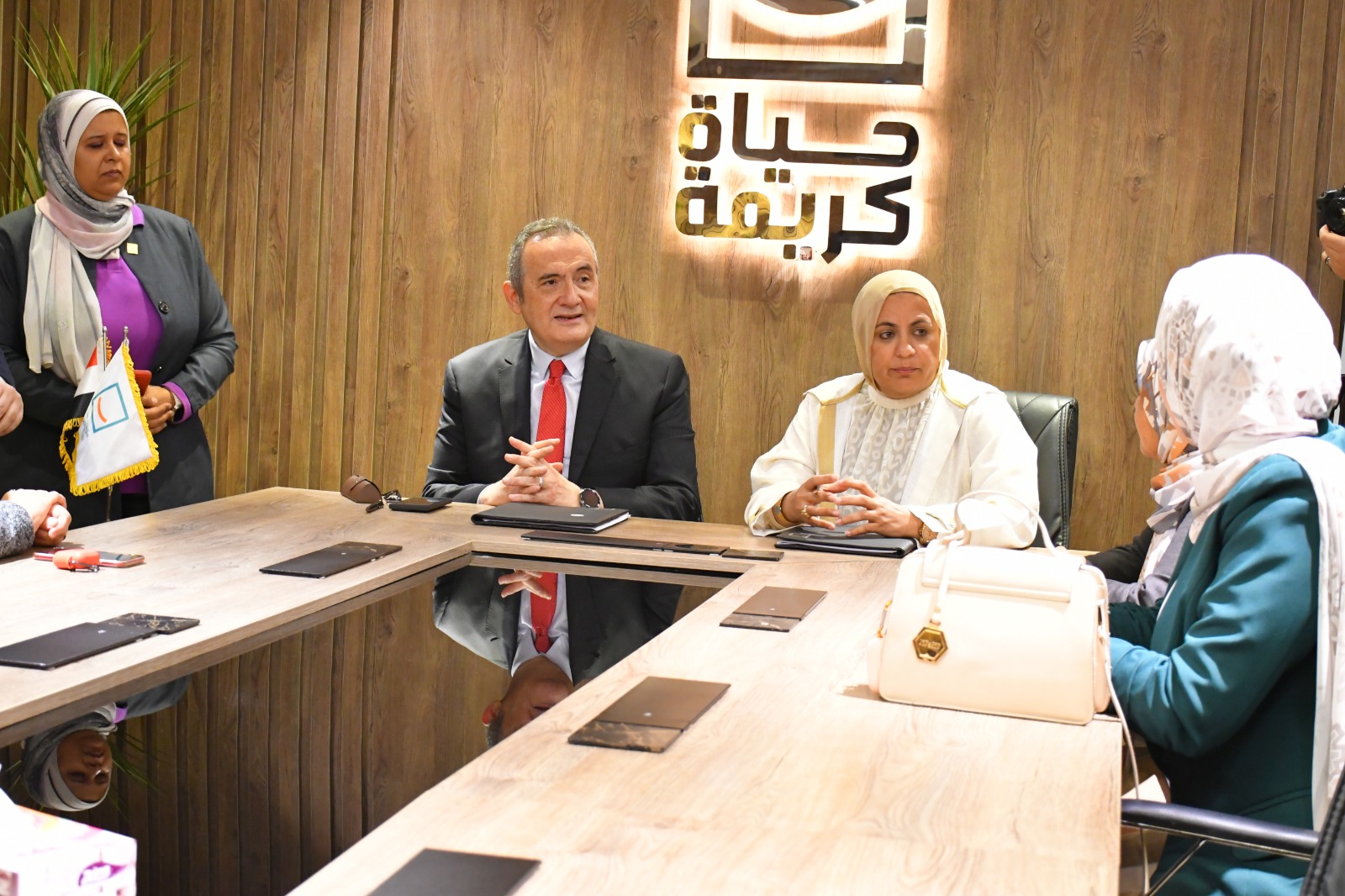 بروتوكول تعاون مشترك بين مؤسسة "حياة كريمة" والهيئة العامة للمستشفيات والمعاهد التعليمية لعلاج غير القادرين