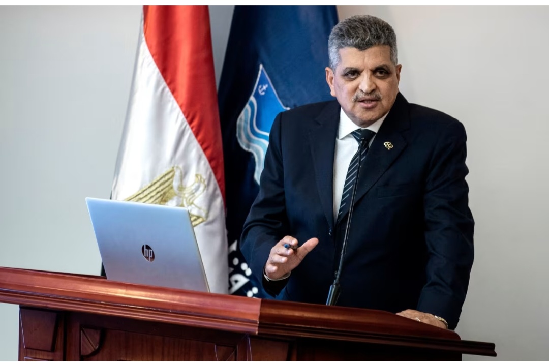 رئيس هيئة قناة السويس يكشف عن دراسة جدوى لازدواج القناة بالكامل ومشروعات تطويرها