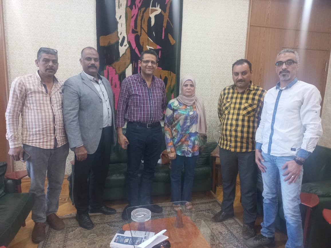 نقيب الصحفيين يستقبل أمانة العمال بـ "المحافظين" ووفد من المتضررين من القانون ٧٣ لسنة ٢٠٢١ لبحث تعديلاته