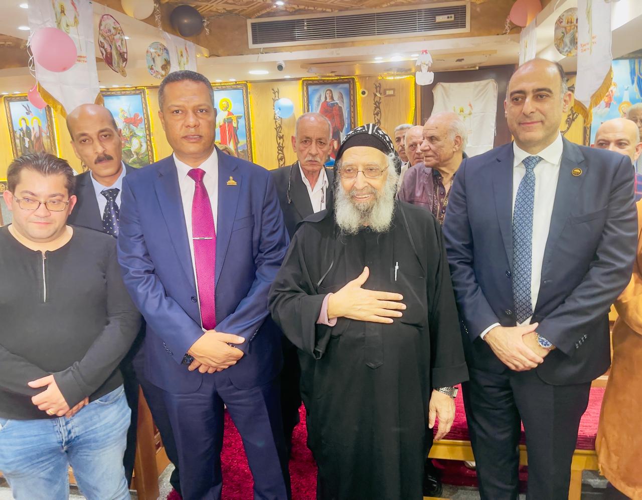النائب محمد حمزة يشارك الأخوة الأقباط احتفالات عيد القيامة