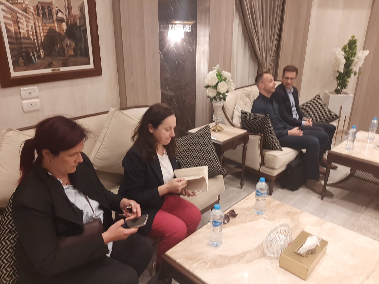 نائبة رئيس الوزراء ووزيرة خارجية سلوفينيا تصل إلى العريش وتتفقد معبر رفح ومخازن الهلال الأحمر المصري بشمال سيناء