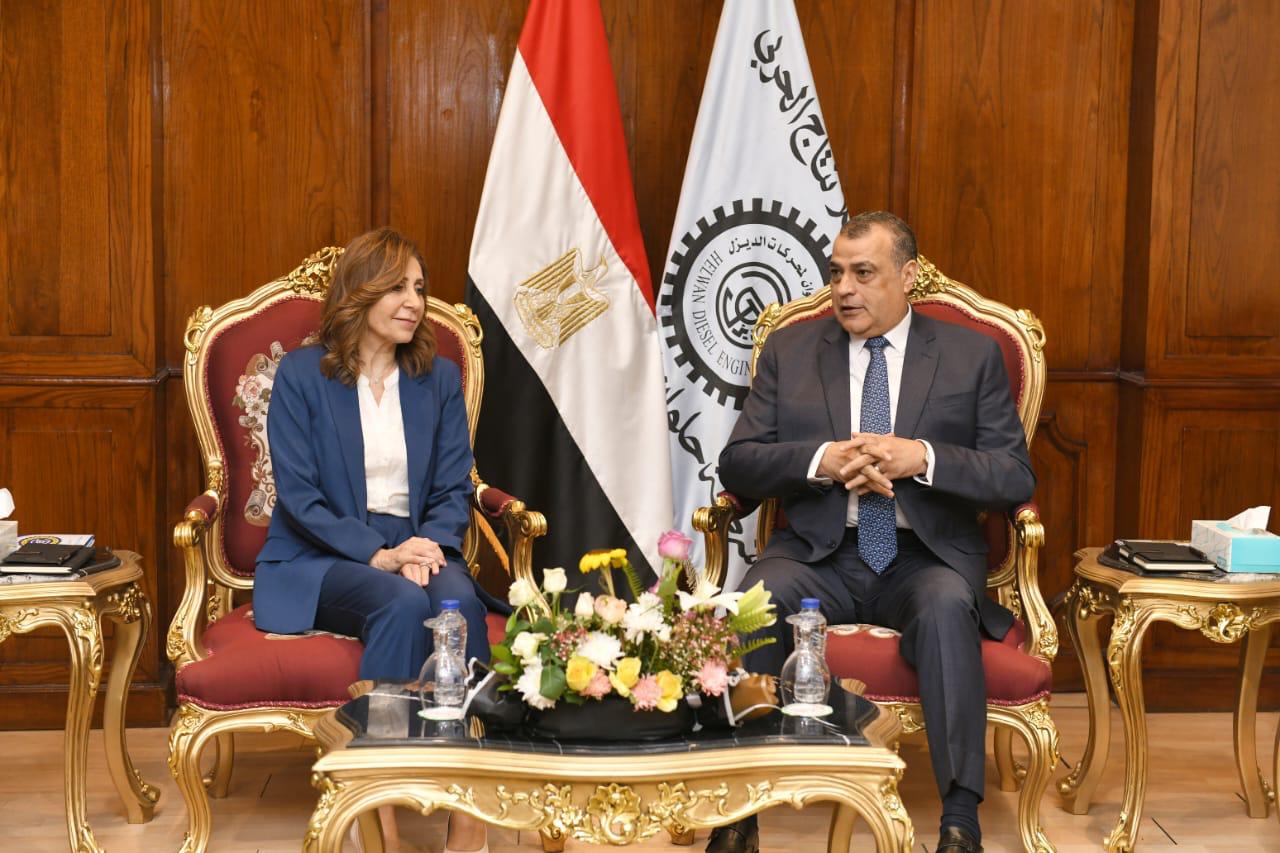 وزيرا " الإنتاج الحربي " و " الثقافة" يتفقدان ( 8 ) مسارح متنقلة تمهيدًا لأطلاقها لخدمة قرى "حياة كريمة"