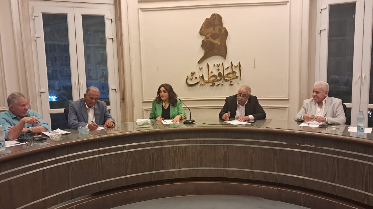 ما بين الانتخابات والرد على برنامج الحكومة ..اجتماع ساخن للحركة المدنية وقرارات هامة و"السادات" يتحفظ