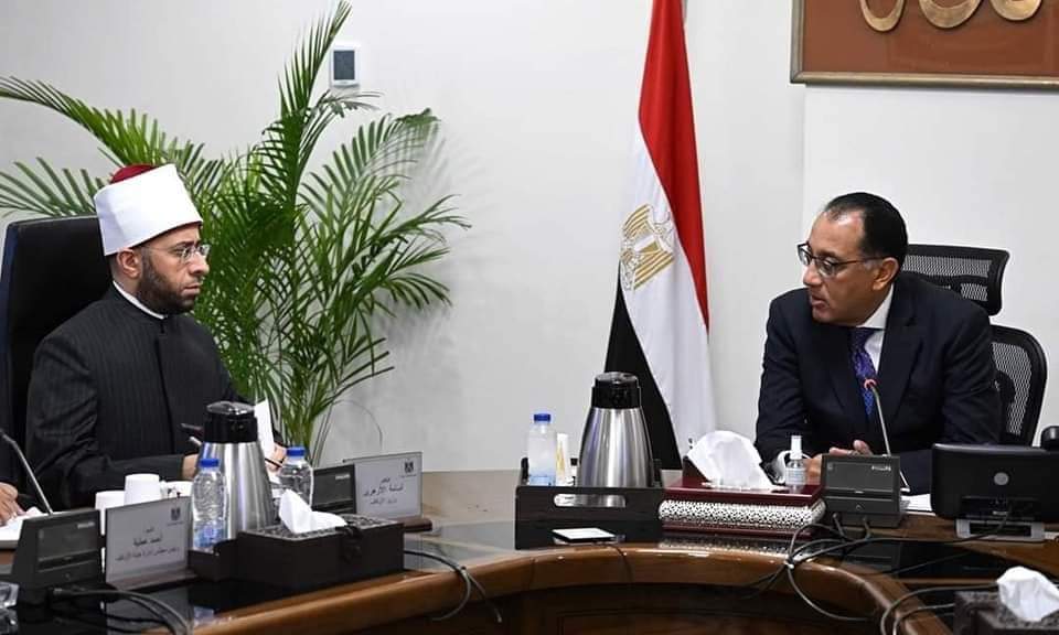رئيس الوزراء يستعرض عددا من المشروعات الاستثمارية لهيئة الأوقاف
