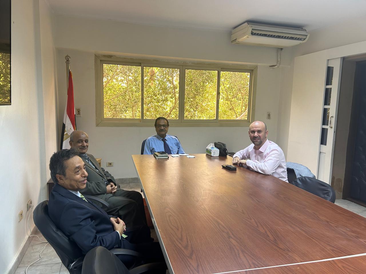 لتنمية وتطوير العلاقات بين الحزبين.. قيادات "المصري الديمقراطي" يلتقون قيادات "الحزب الاشتراكي اليمني" (تفاصيل)