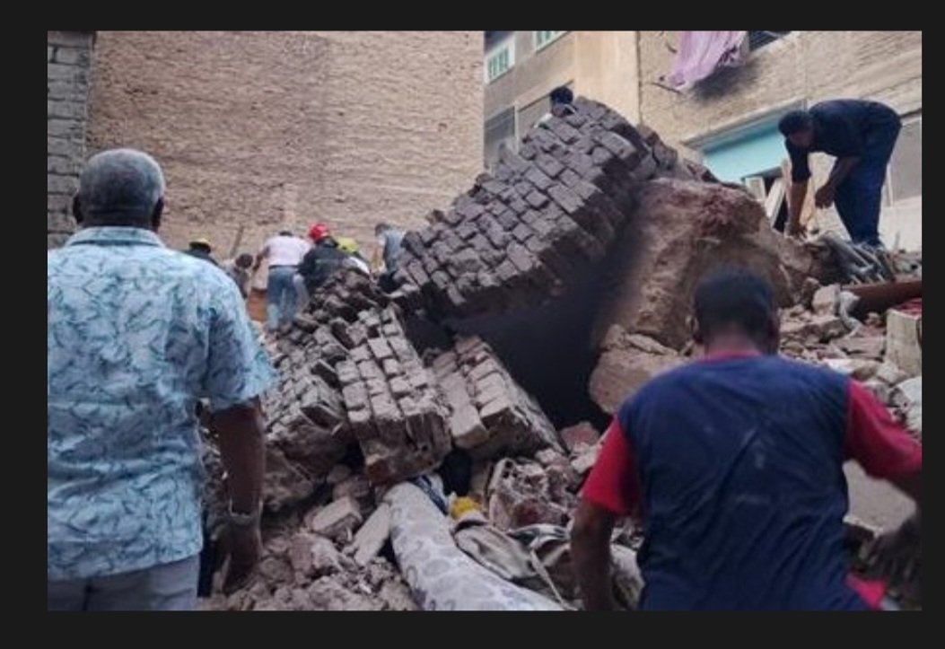 انهيار عقار بالزيتون.. والبحث عن ضحايا تحت الأنقاض
