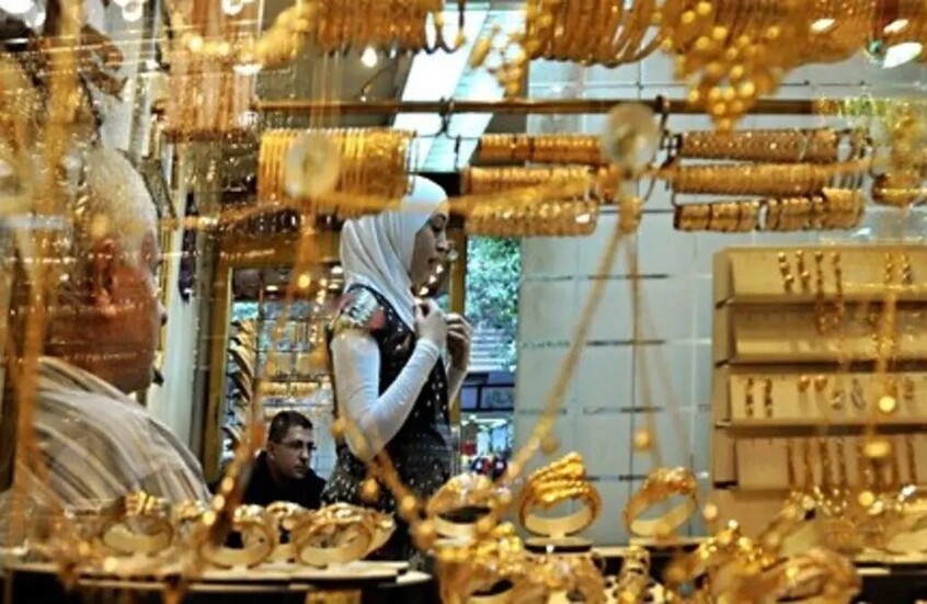 المصريون يشترون كميات كبيرة من الذهب