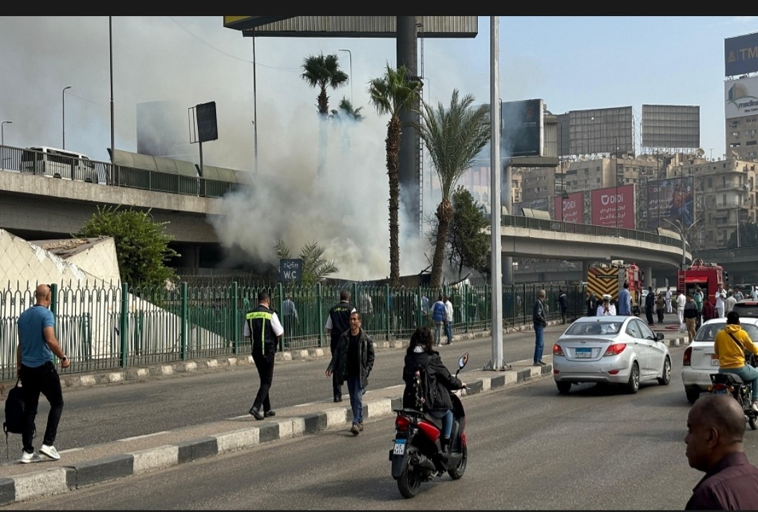 اندلاع حريق هائل داخل موقف عبدالمنعم رياض بوسط البلد.. والدفع بـ 4 سيارات إطفاء