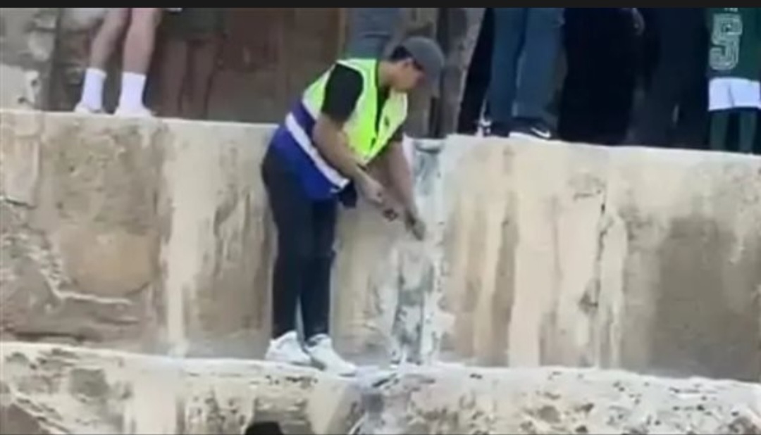 أول تحرك من "الآثار" عن واقعة هدم أحد أحجار خوفو