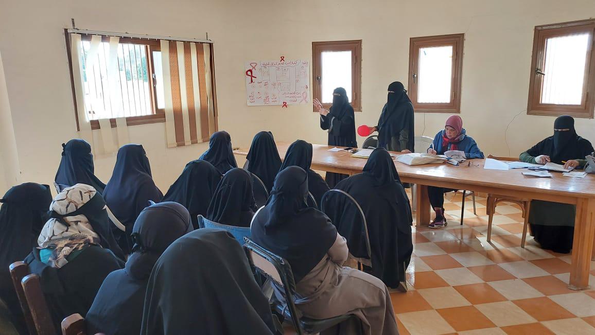 "قضايا المرأة" تنظم ندوات توعوية حول الصحة الإنجابية من خلال مقدمي الخدمات الصحية بالواحات البحرية
