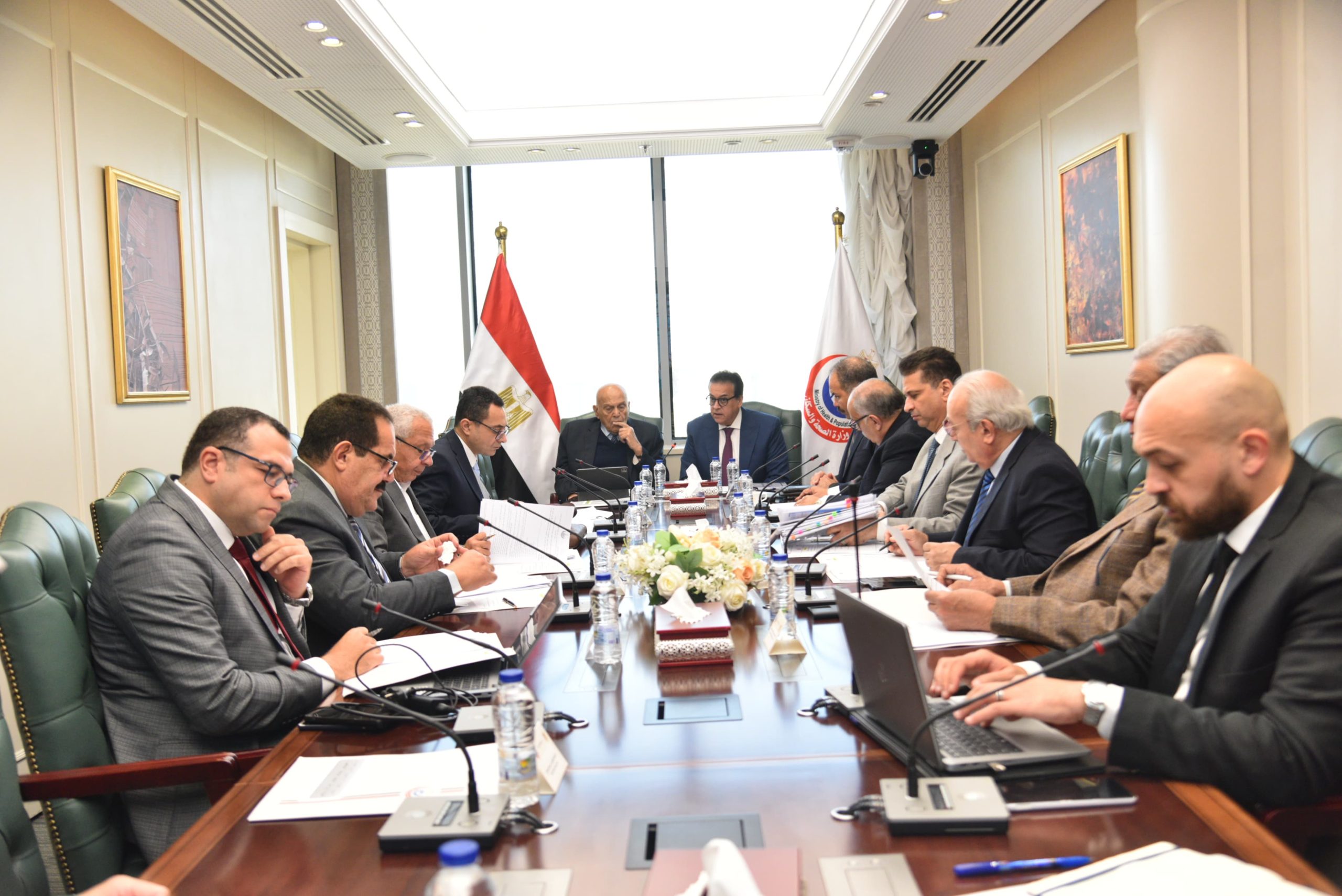نائب رئيس مجلس الوزراء وزير الصحة يترأس اجتماع اللجنة العليا لزراعة الأعضاء ويؤكد على أهمية تطوير المنظومة والرعاية الصحية للمرضى