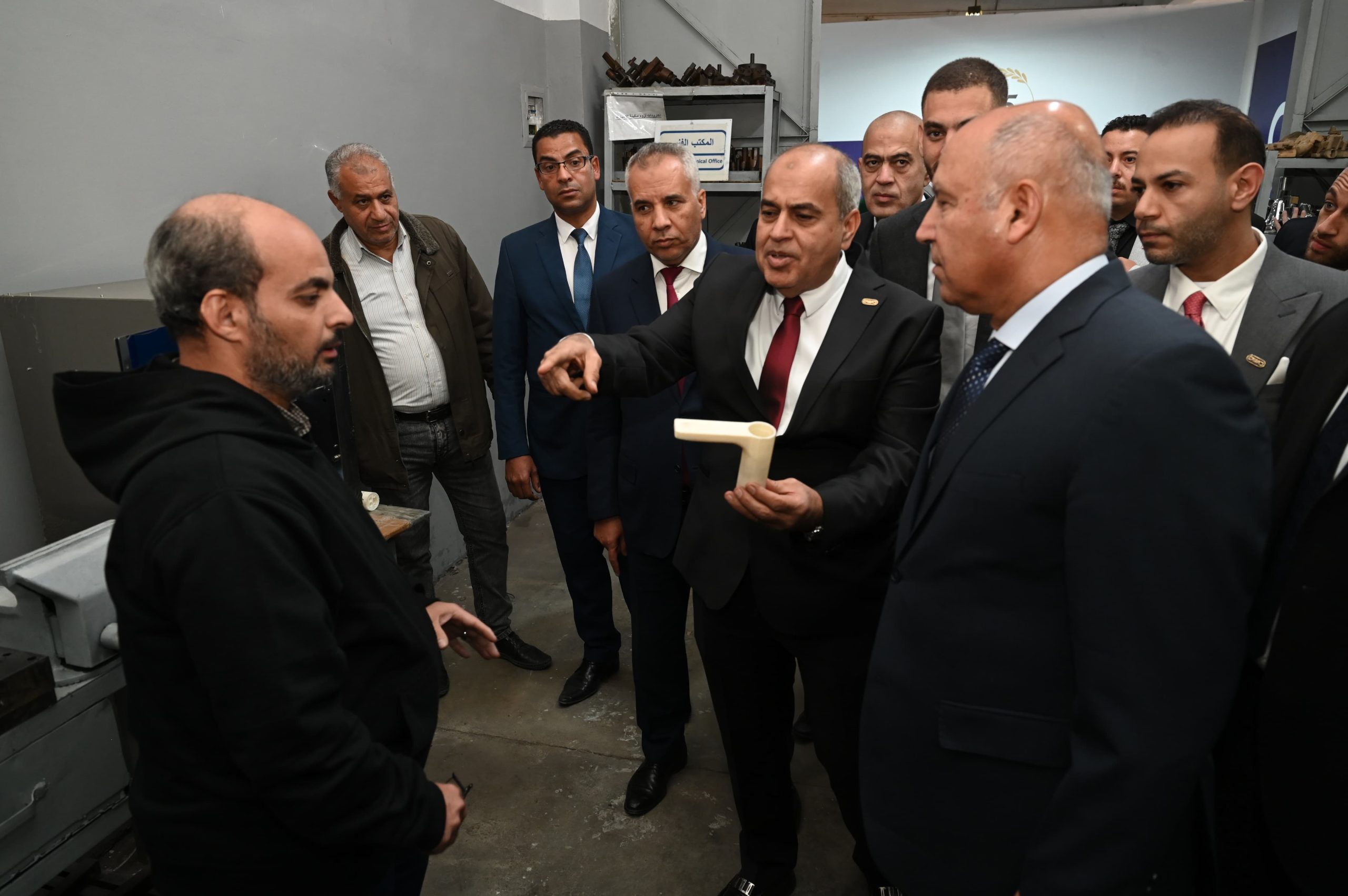 كامل الوزير يتفقد المنطقة الصناعية بمدينة العاشر من رمضان