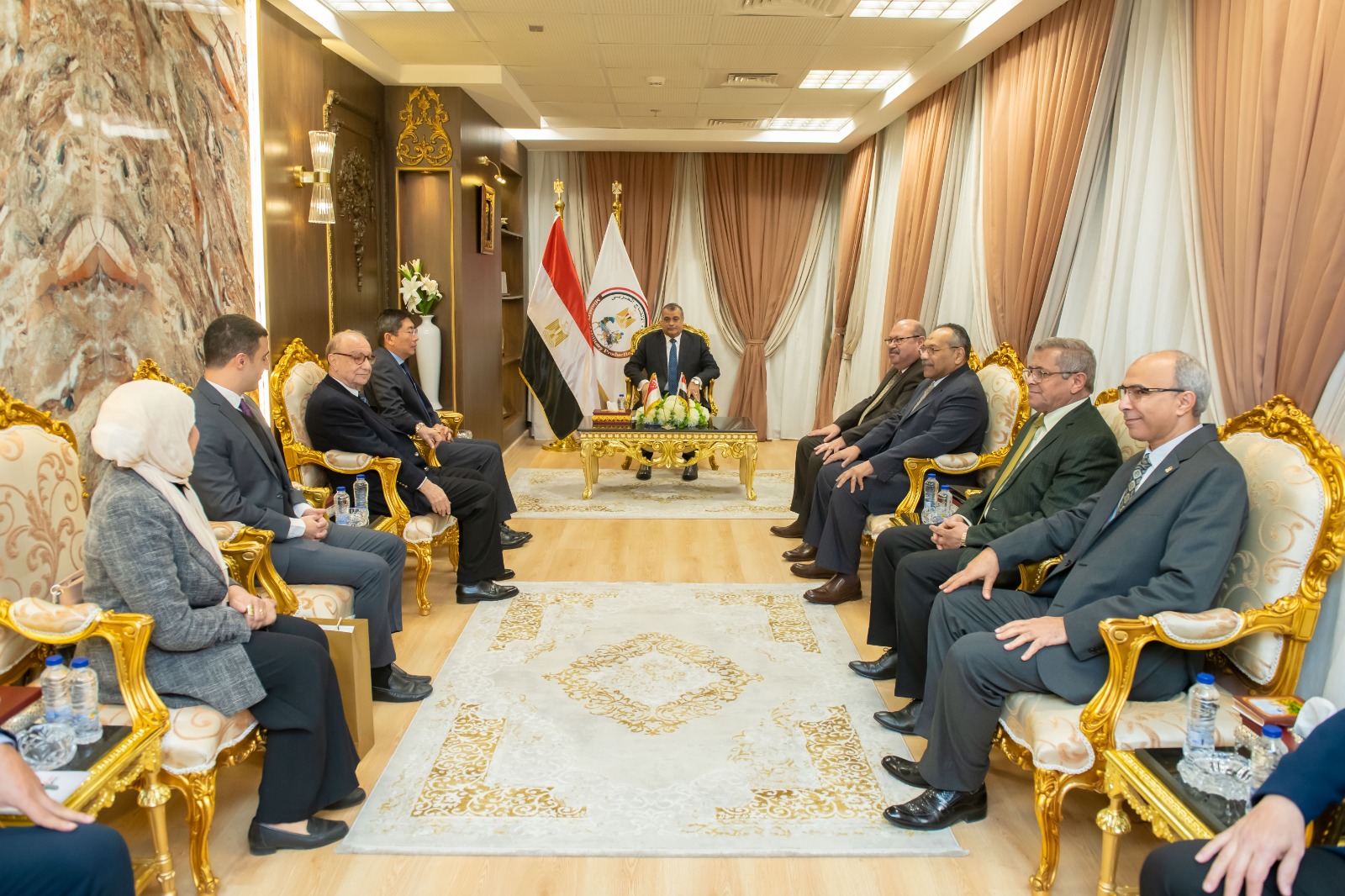 لدعم الصادرات وفتح أسواق جديدة.. وزير الدولة للإنتاج الحربى يستقبل سفير سنغافورة لبحث الفرص الاستثمارية
