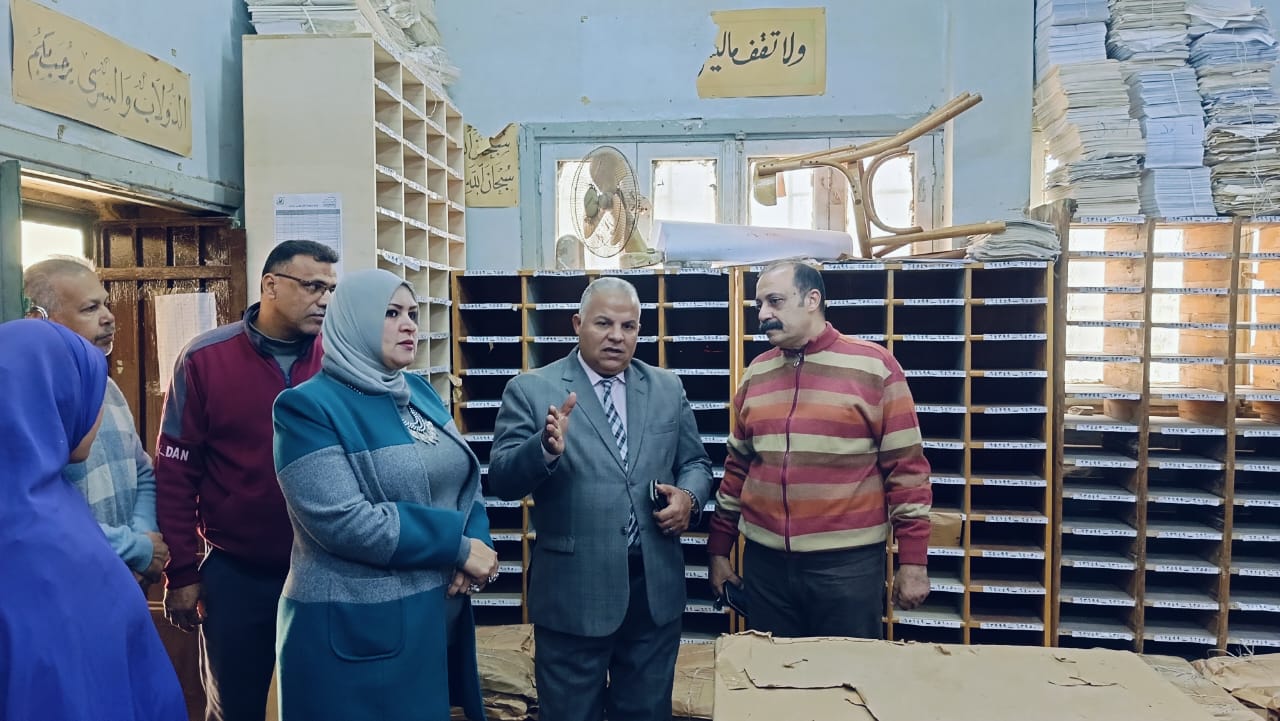 إجتماع مدير الفيوم مع موجهى عموم المديرية ورئيس لجنة تقدير درجات امتحانات الشهادة الإعدادية
