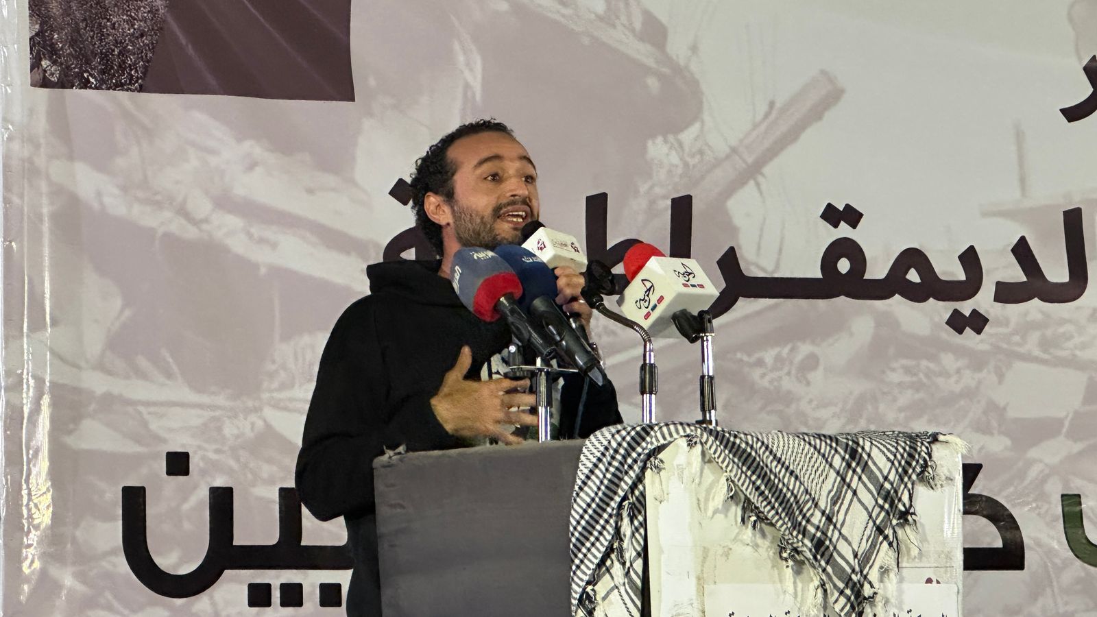 أحمد دومة:وجود اتفاقية مثل كامب ديفيد عارًا على البلاد