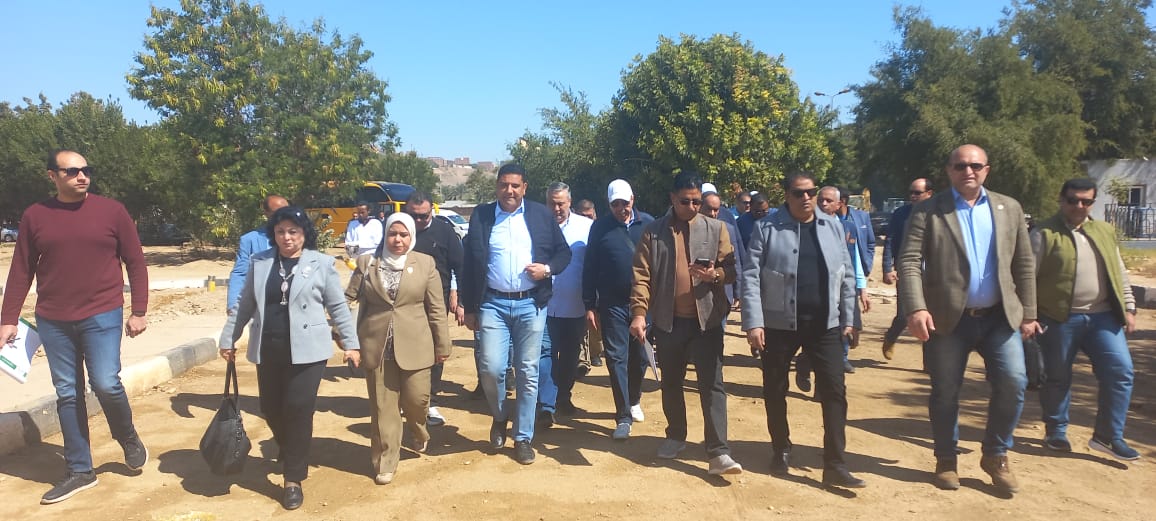 وفد لجنة الإسكان بمجلس النواب، برئاسة الدكتور أحمد عبد المجيد، وكيل اللجنة، محطات المعالجة الثلاثية كيما 1، 2، و3 بمحافظة أسوان