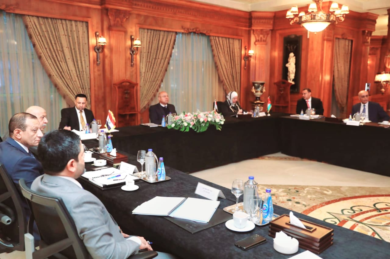 وزير الصناعة والنقل يترأس الاجتماع رقم 84 لشركة الجسر العربي للملاحة بحضور وزيرة النقل الأردنية